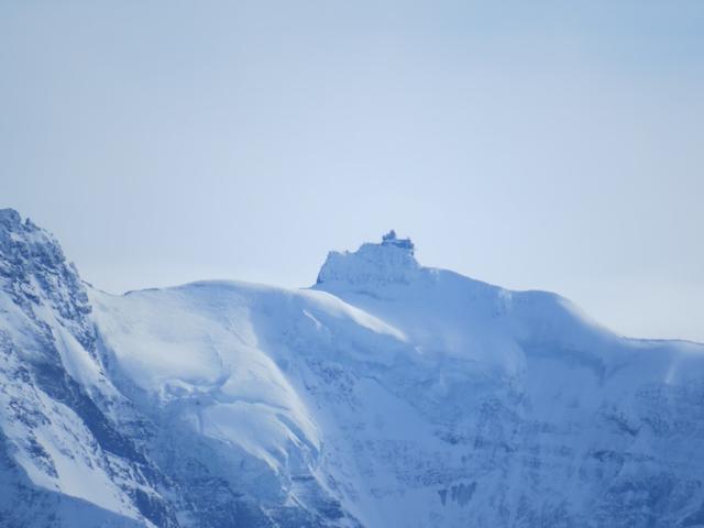 man erkennt sogar die Anlagen auf dem Jungfraujoch