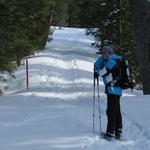 den markierten Schneeschuhtrail nicht verlassend, geht es weiter Richtung Lägerstutz