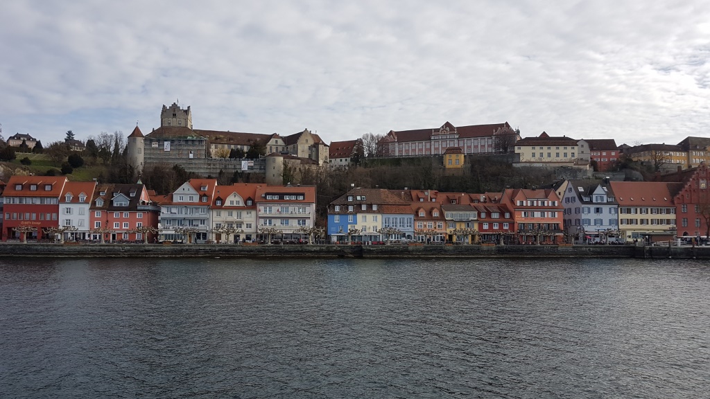 wir fahren in den Hafen von Meersburg ein