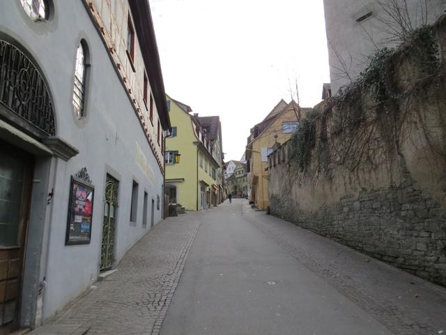 wir laufewn aufwärts ins Zentrum der Altstadt