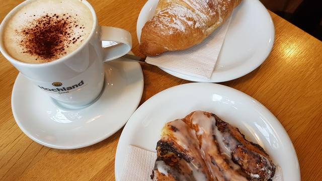 bevor wir die nächste Etappe der Umrundung des Bodensee starten, geniessen wir Gebäck und Kaffee