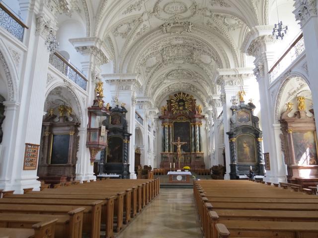 ein Besuch der schönen Kirche ist empfehlenswert