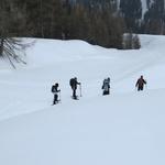 ...und erreichen bei Punkt 1812 m.ü.M. wieder den normalen Schneeschuhtrail