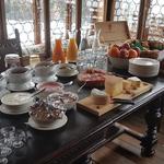 ein überaus reich gedecktes Frühstücksbüffet empfängt uns am Morgen