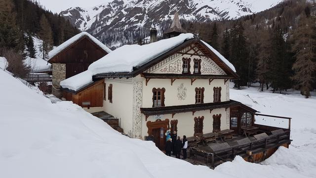 schon nach ein paar Schritten sind wir wieder beim Hof Zuort