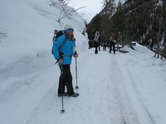 meine Maus ist von der Schneeschuhtour begeistert