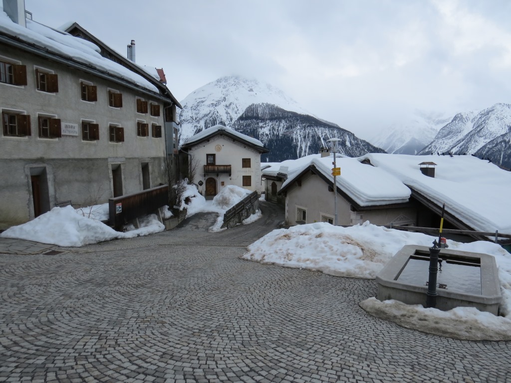 ...erreichen wir wieder Vnà 1637 m.ü.M.