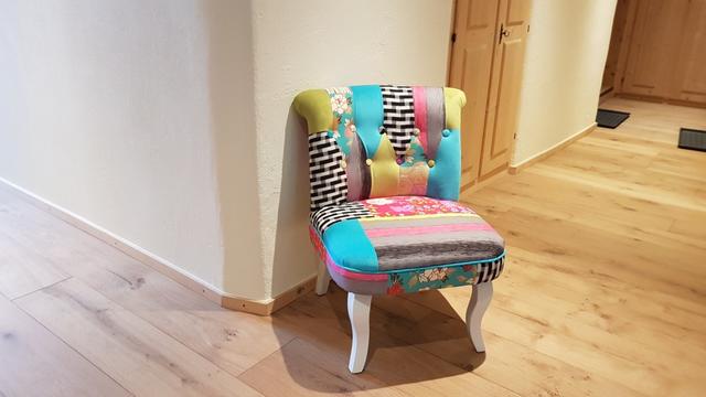 soger ein Stuhl ist vorhanden um die Schuhe auszuziehen