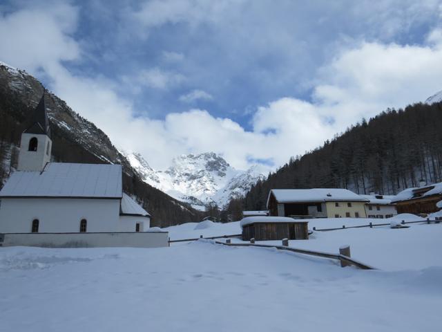 ...laufen wir zur kleinen Kapelle