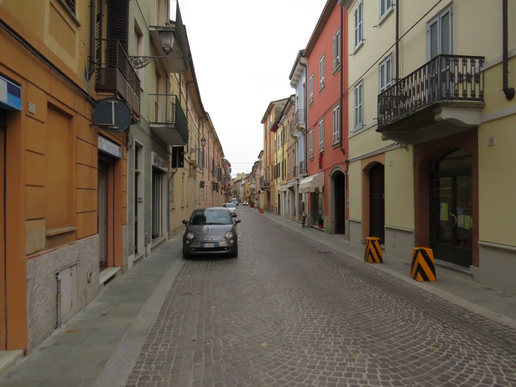 ...und stehen in der Altstadt von Fiorenzuola d'Arda
