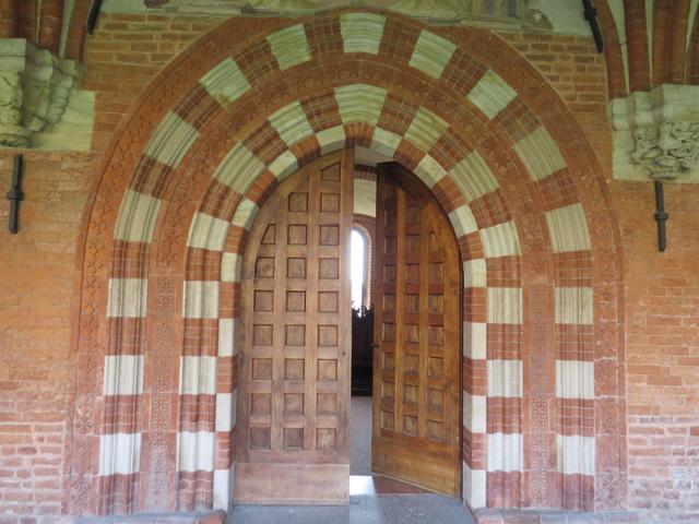 durch dieses schöne Portal verlassen wir das Kloster