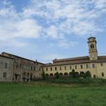 mit Blick auf die Abbazia di Castione Marchesi verlassen wir das kleine Dorf...