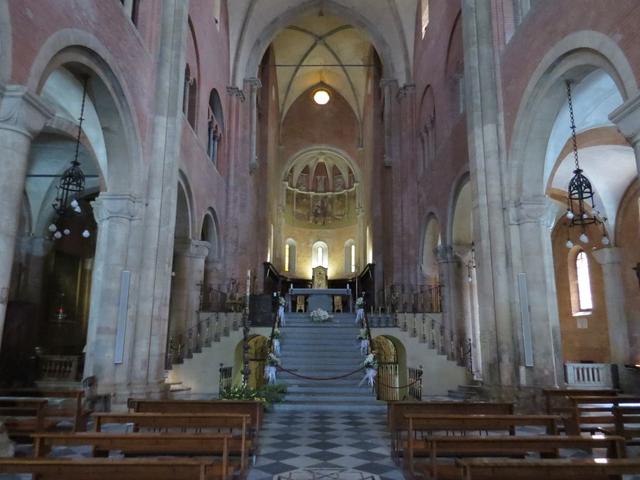 eindrücklich ist auch das innere der riesigen Kirche