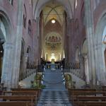 eindrücklich ist auch das innere der riesigen Kirche