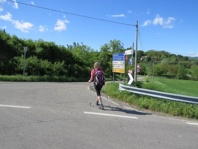 kurz vor Costamezzana biegt der Pilgerweg rechts ab