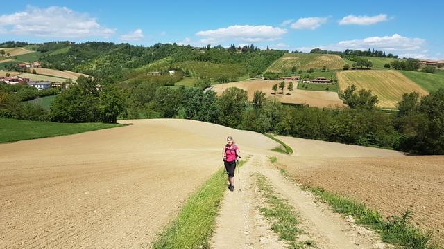 Blick zurück nach Cella  und auf die andere Seite zum Hügel, von wo wir hinunter gelaufen sind