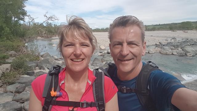 Erinnerungsfoto beim Fluss Taro