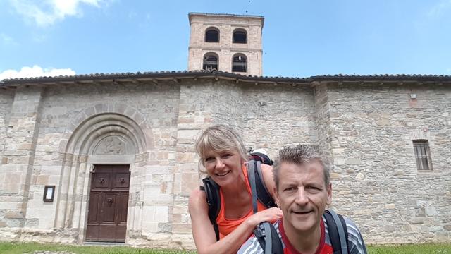 Erinnerungsfoto aufgenommen bei der Kirche in Bardone