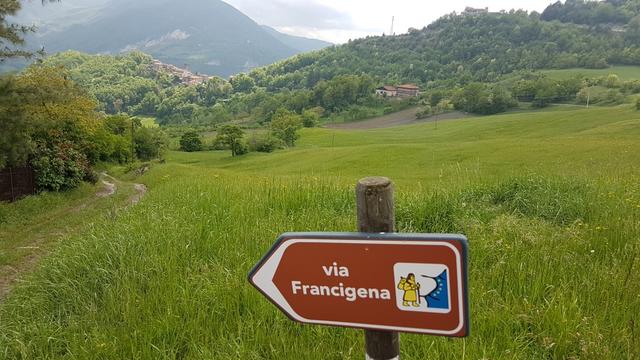 die Via Francigena führt uns nun wieder abwärts