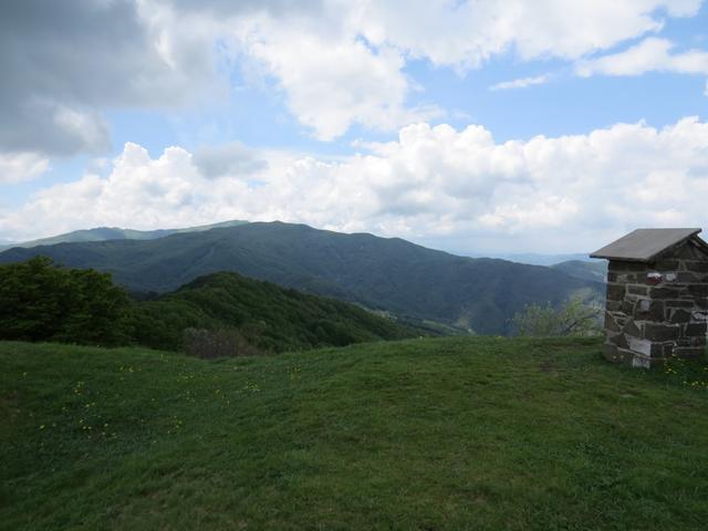 ...und stehen kurz danach auf dem Monte Valoria 1230 m.ü.M.