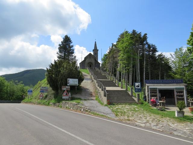 über viele Stufen laufen wir danach hinauf zum Santuario della Madonna della Guardia