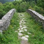 über diese Brücke überqueren wir den tief unter uns liegende Fluss Magra