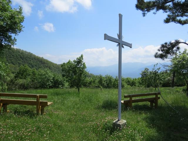 eine ausserordentlich schöne Aussicht empfängt uns, als wir den Passo della Crocetta mit Kapelle erreichen