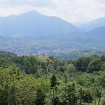 vom Dorfplatz in Arzengio blicken wir hinunter nach Pontremoli. Auch in Arzengio keine Einkehrmöglichkeit