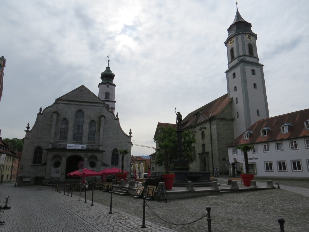 vorbei an der grossen Kirche von Lindau...