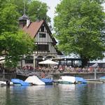 schon von weitem ist das Wirtshaus am See ersichtlich