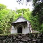 schon nach ein paar Minuten erreichen wir die kleine Kapelle Erzbild, die sich mitten im Wald befindet