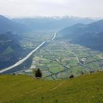 Blick ins Rheintal Richtung Landquart. Links die Bündner Herrschaft