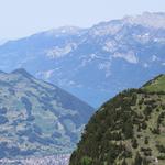 der Blick reicht bis zum blauen Walensee