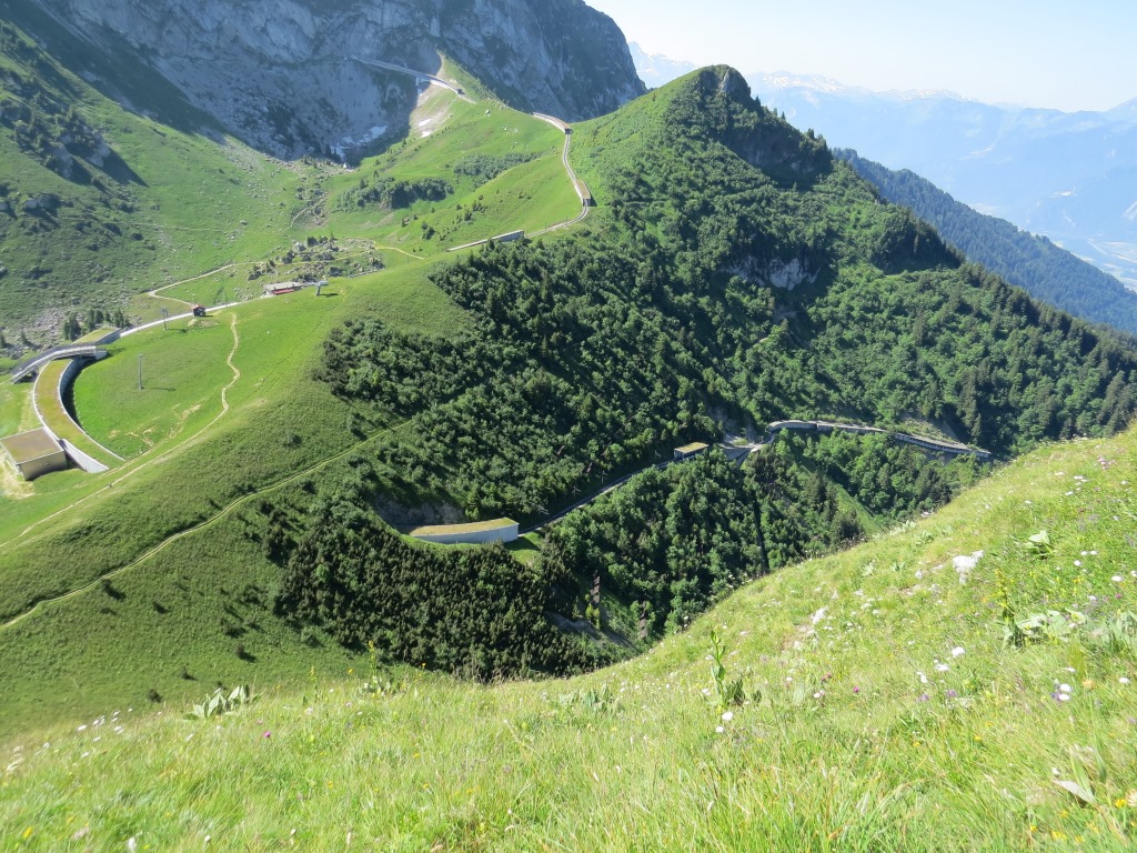 einfach schön diese Aussicht auf die Strecke der Zahnradbahn, die auf den Rochers de Naye führt