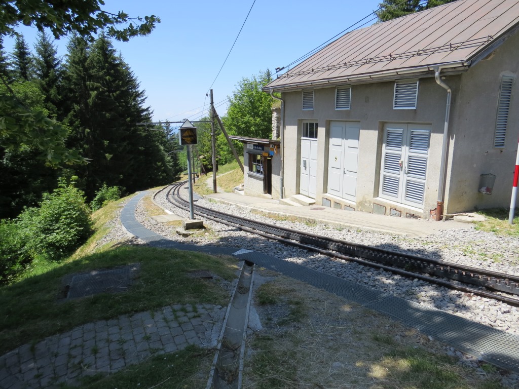 hier könnte man auf den Zug aufsteigen und nach Montreux hinunter fahren