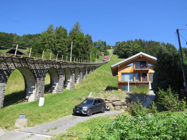 wir beschliessen nicht die 1910 erbaute Standseilbahn zu benutzen...