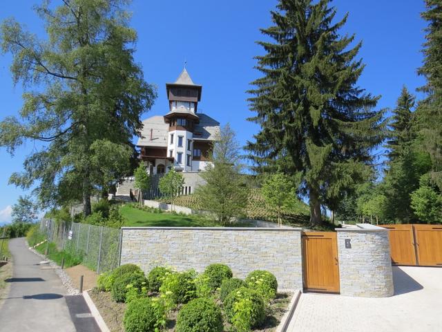 vorbei am ehemaligen Hotel Sonloup (heute eine Suchtklinik) und der Bergstation, erreichen wir Sonloup