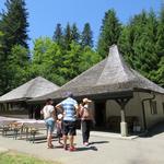 die Waldhütten von Refuge 1196 m.ü.M. werden oft für Anlässe gebucht, wie auch heute wieder