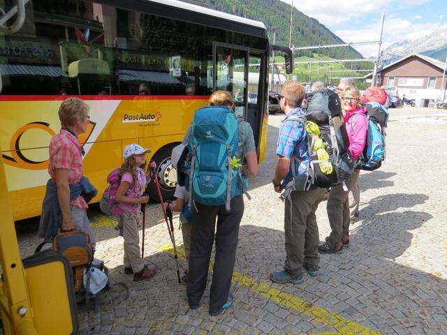 in Airolo besteigen wir das Postauto das uns durch das Val Bedretto talaufwärts, Richtung Nufenenpass fährt