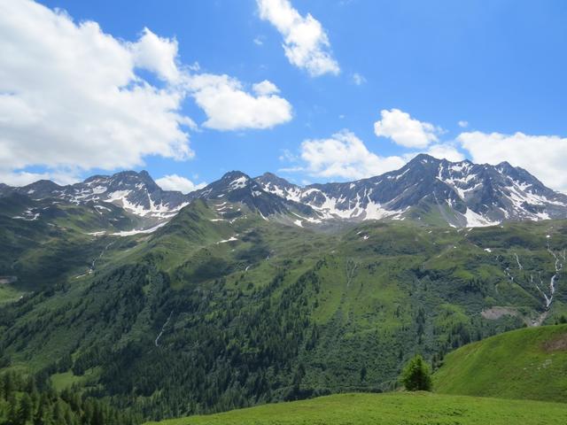 Blick auf die andere Talseite ins Cristallina Gebiet (das wir auch schon besucht haben) mit Pizzo Gararese