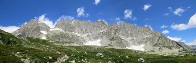 schönes Breitbildfoto mit Blick zum Poncione di Manio und Poncione di Cassina Baggio