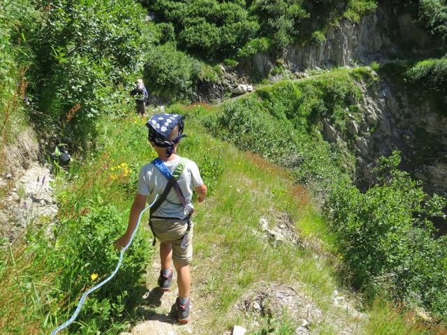 wir lassen die Alpe di Ruino 1982 m.ü.M. hinter uns. Die Kinder bleiben am kurzem Seil...