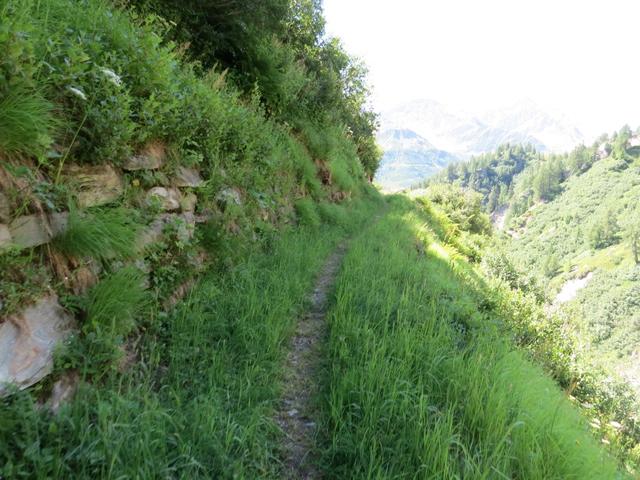 weiterhin leicht ausgesetzt verlassen wir die kleine Schlucht