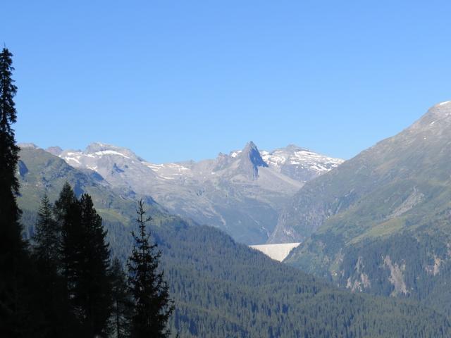 Blick Richtung Zervreilastausee und Zervreilahorn. Am nächsten Tag ging es dort hinauf