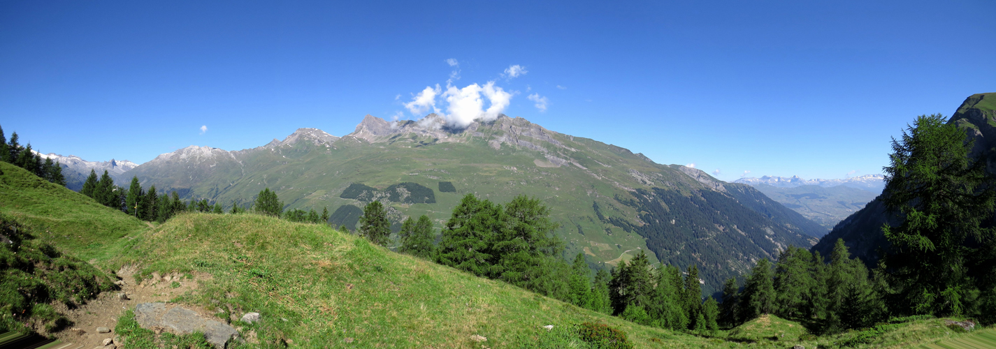 Breitbildfoto auf die gegenüberliegende Talseite zum Patnaulpass, Piz Aul und Faltschonhorn, den wir schon bestiegen haben