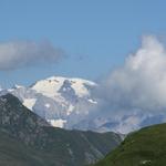 am Horizont taucht der Piz Urlaun auf