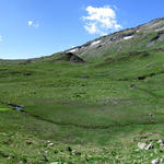 schönes Breitbildfoto mit Blick auf Alp Tomül und Tomülhorn