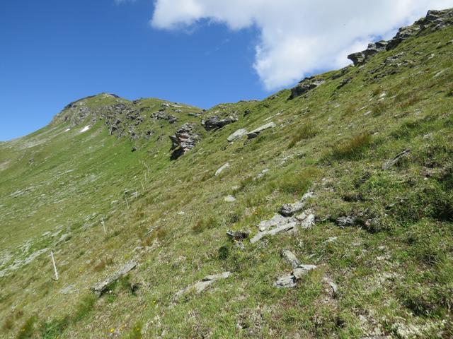 ...und achten dann auf eine rechts auf den breiten Grat hinaufziehende Trittspur 2589 m.ü.M...