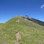 vom breiten und nicht ausgesetztem Grat, blicken wir hinauf zum Tomülhorn