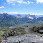 super schönes Breitbildfoto mit Bruschghorn, Gelbhorn, Pizzas d'Anarosa und Alperschällihorn und Adula